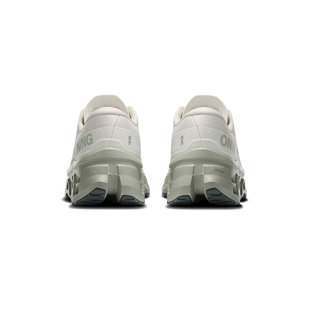 On - Women’s Cloudmonster 3