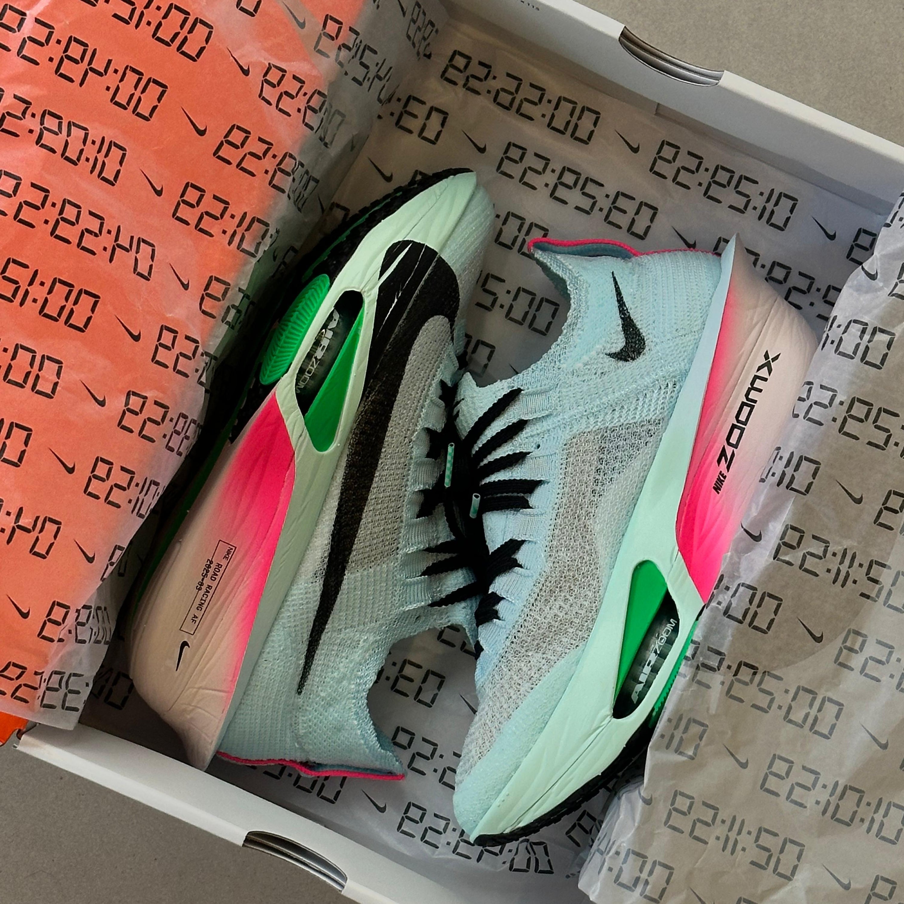 NIKE